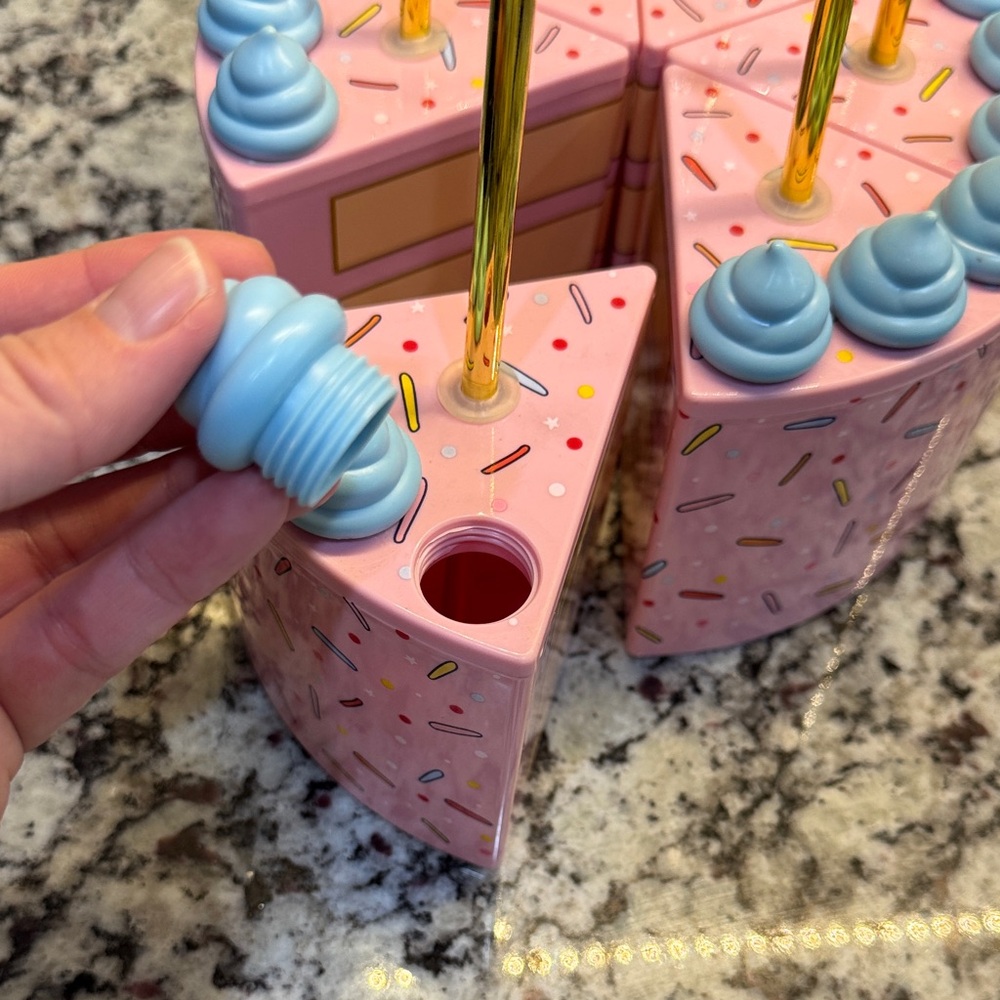 Set of 6 birthday cake cups (plastic) - Picture 6 of 6